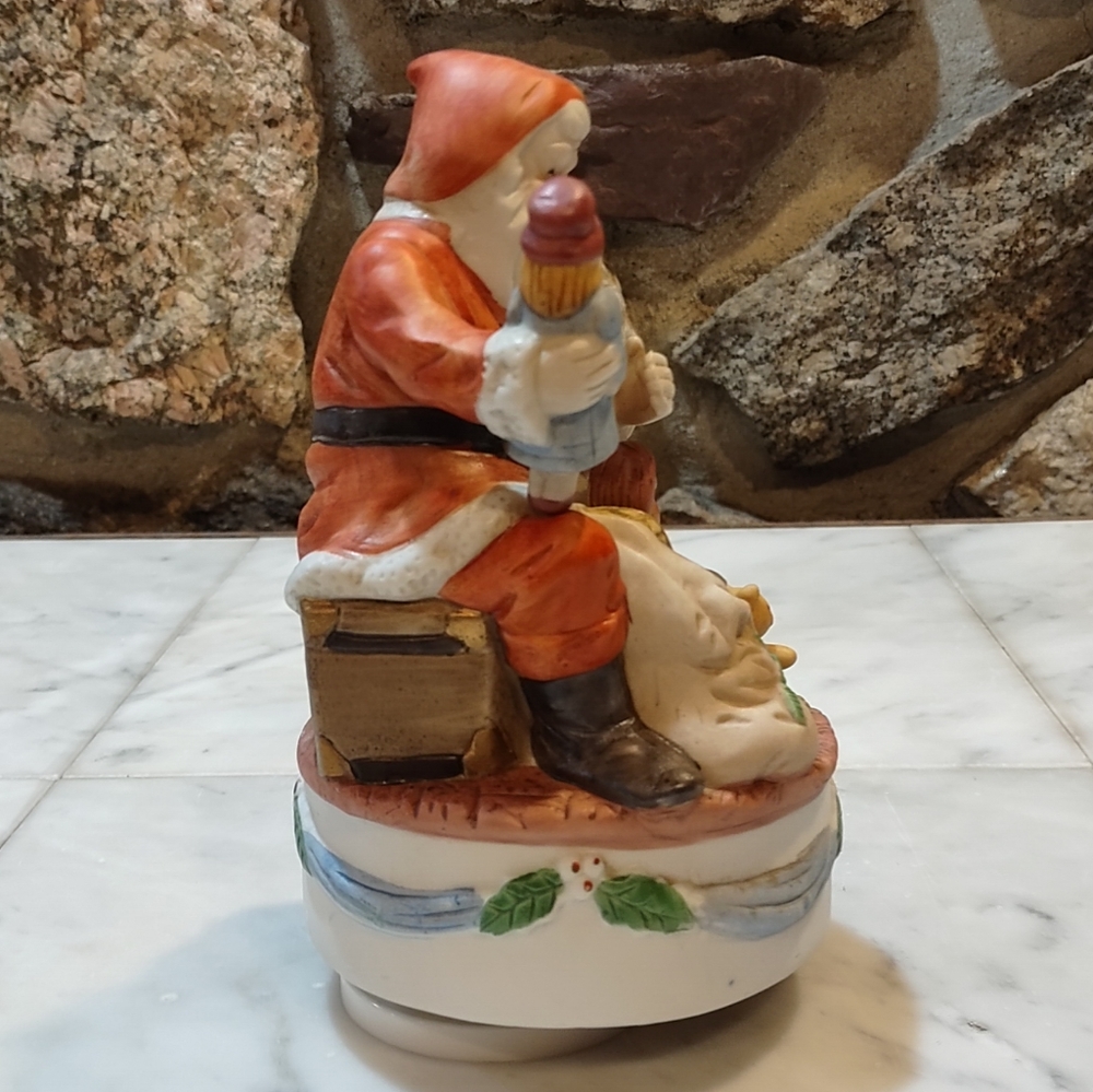Santa Rotating Music Box - Picture 4 of 8